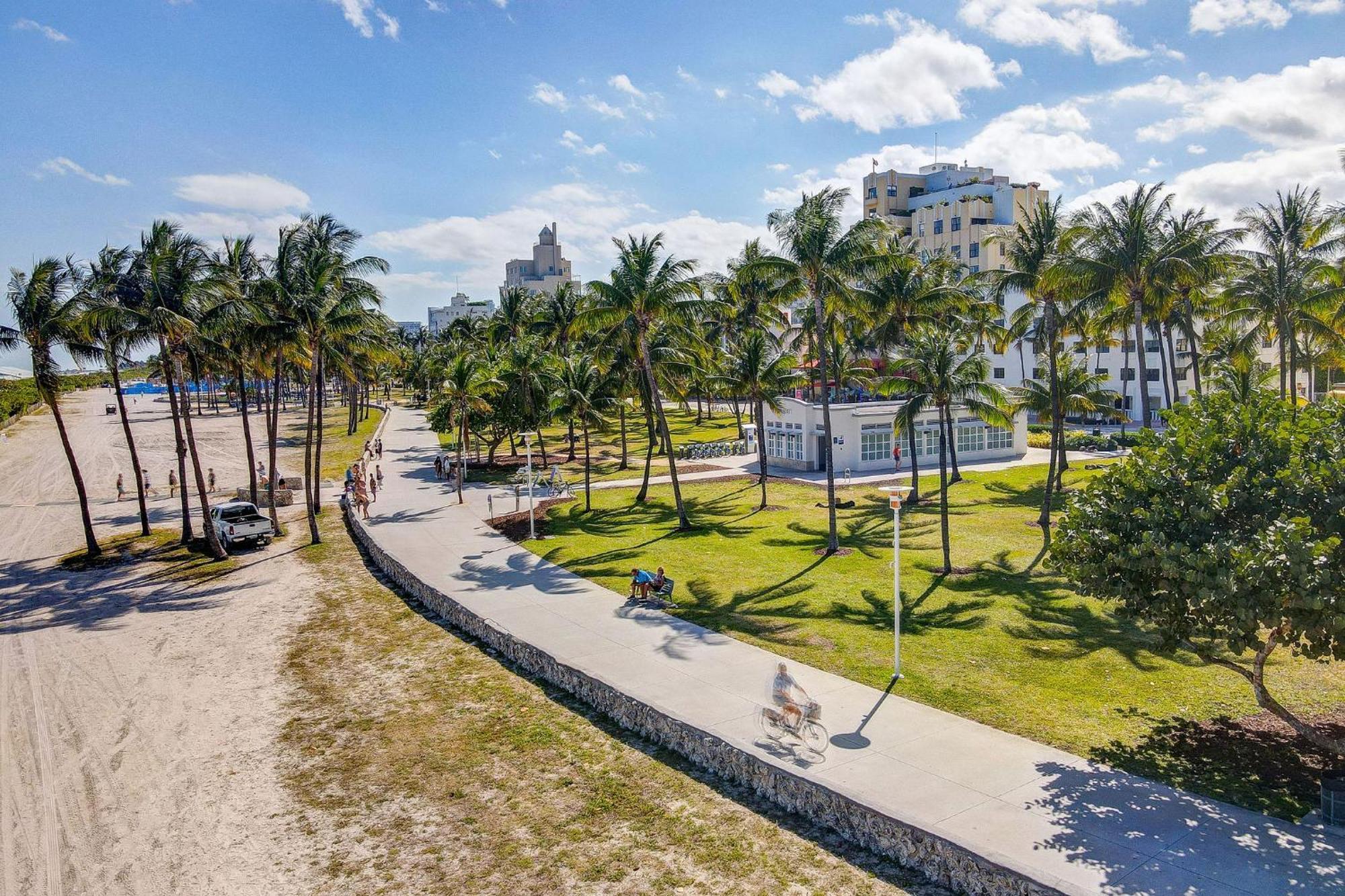 Ocean Drive Deco Apt W/2 Queen Beds, Steps 2 Beach ไมอามีบีช ภายนอก รูปภาพ