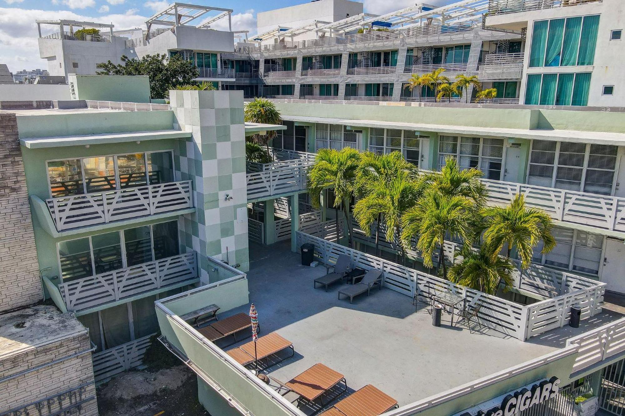 Ocean Drive Deco Apt W/2 Queen Beds, Steps 2 Beach ไมอามีบีช ภายนอก รูปภาพ