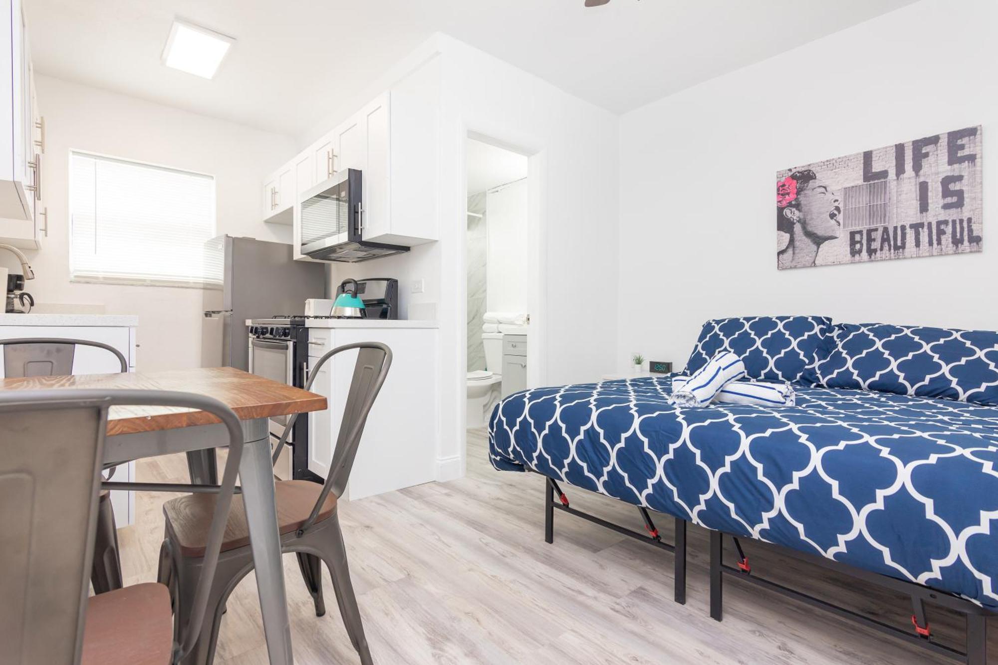Ocean Drive Deco Apt W/2 Queen Beds, Steps 2 Beach ไมอามีบีช ภายนอก รูปภาพ