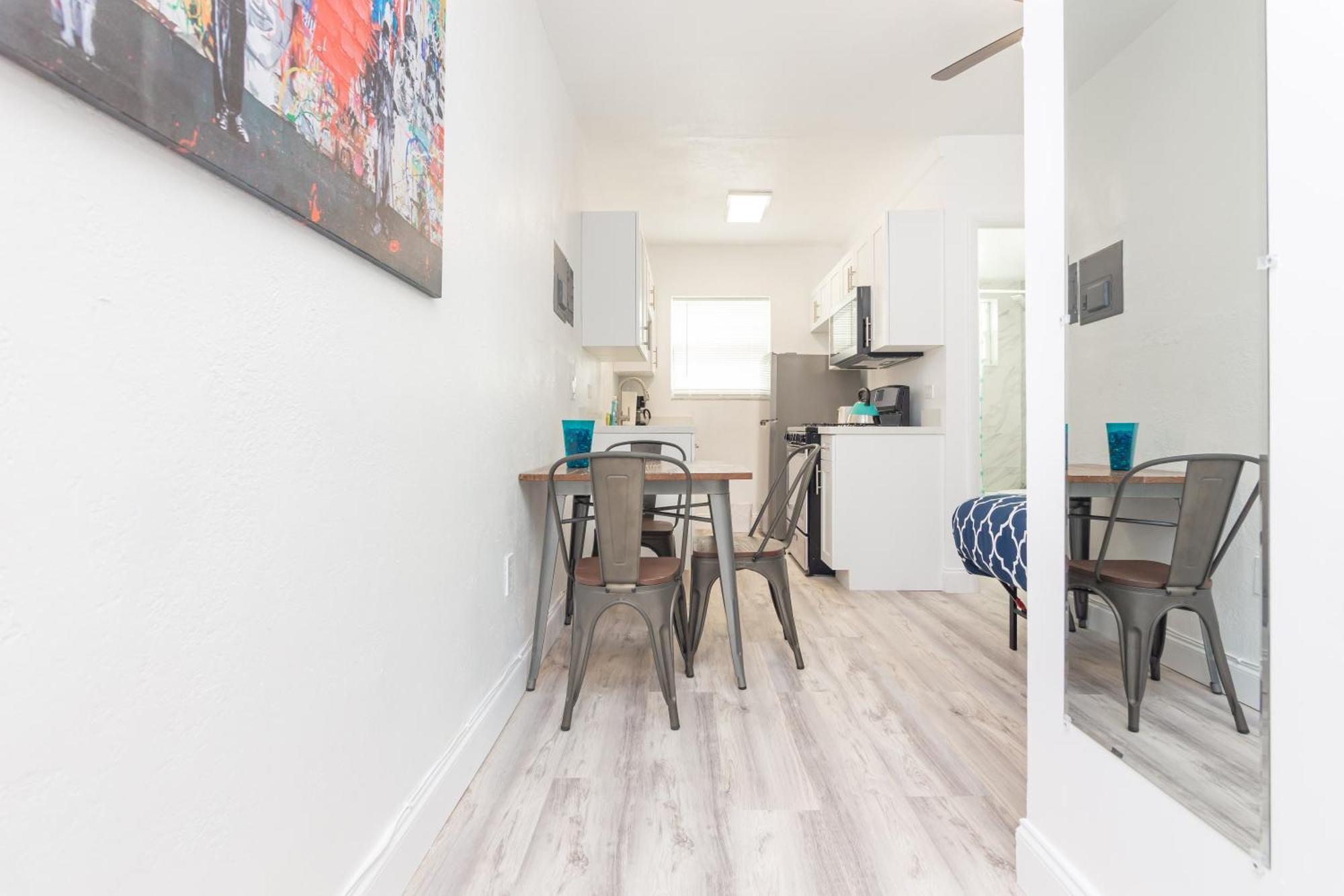 Ocean Drive Deco Apt W/2 Queen Beds, Steps 2 Beach ไมอามีบีช ภายนอก รูปภาพ