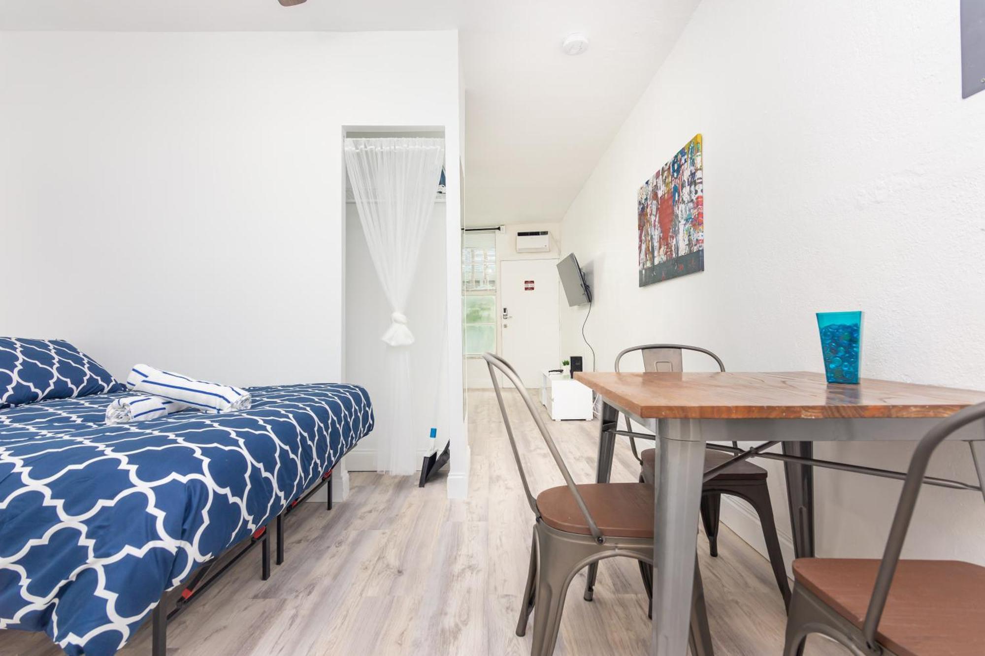Ocean Drive Deco Apt W/2 Queen Beds, Steps 2 Beach ไมอามีบีช ภายนอก รูปภาพ